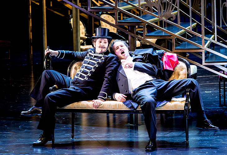 Sigrid Hauser (Njegus), Daniel Prohaska (Graf Danilo Danilowitsch) ©Foto: Marie Laure Briane 